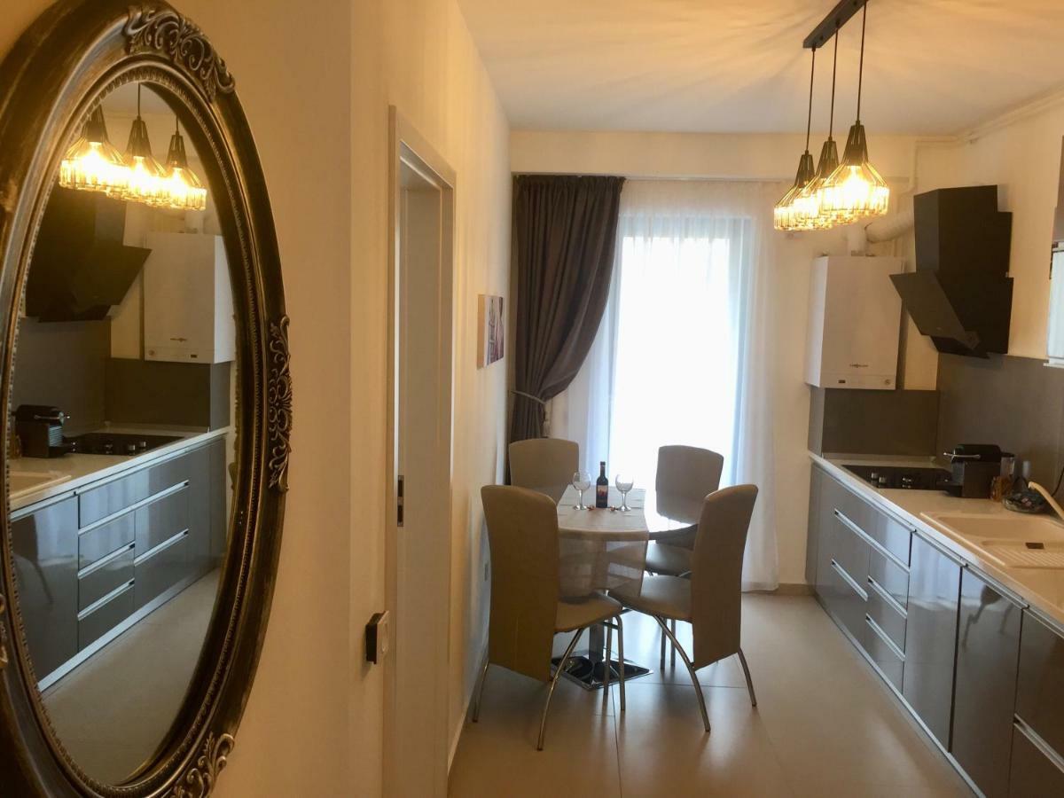 Flori De Iulie Apartamente Braszów Zewnętrze zdjęcie